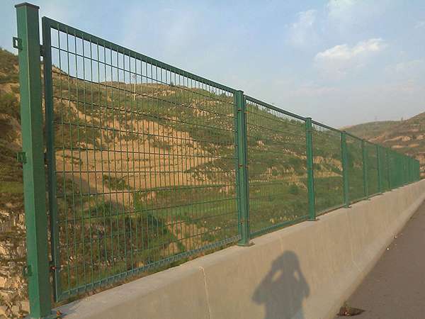 橋梁防（fáng）落網防眩網（wǎng）